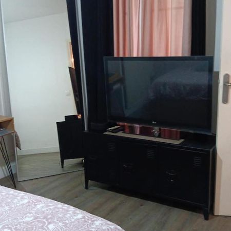 Appartement En Plein Coeur Du 10Eme Et Proche De Plusieurs Gares Paris Exteriör bild